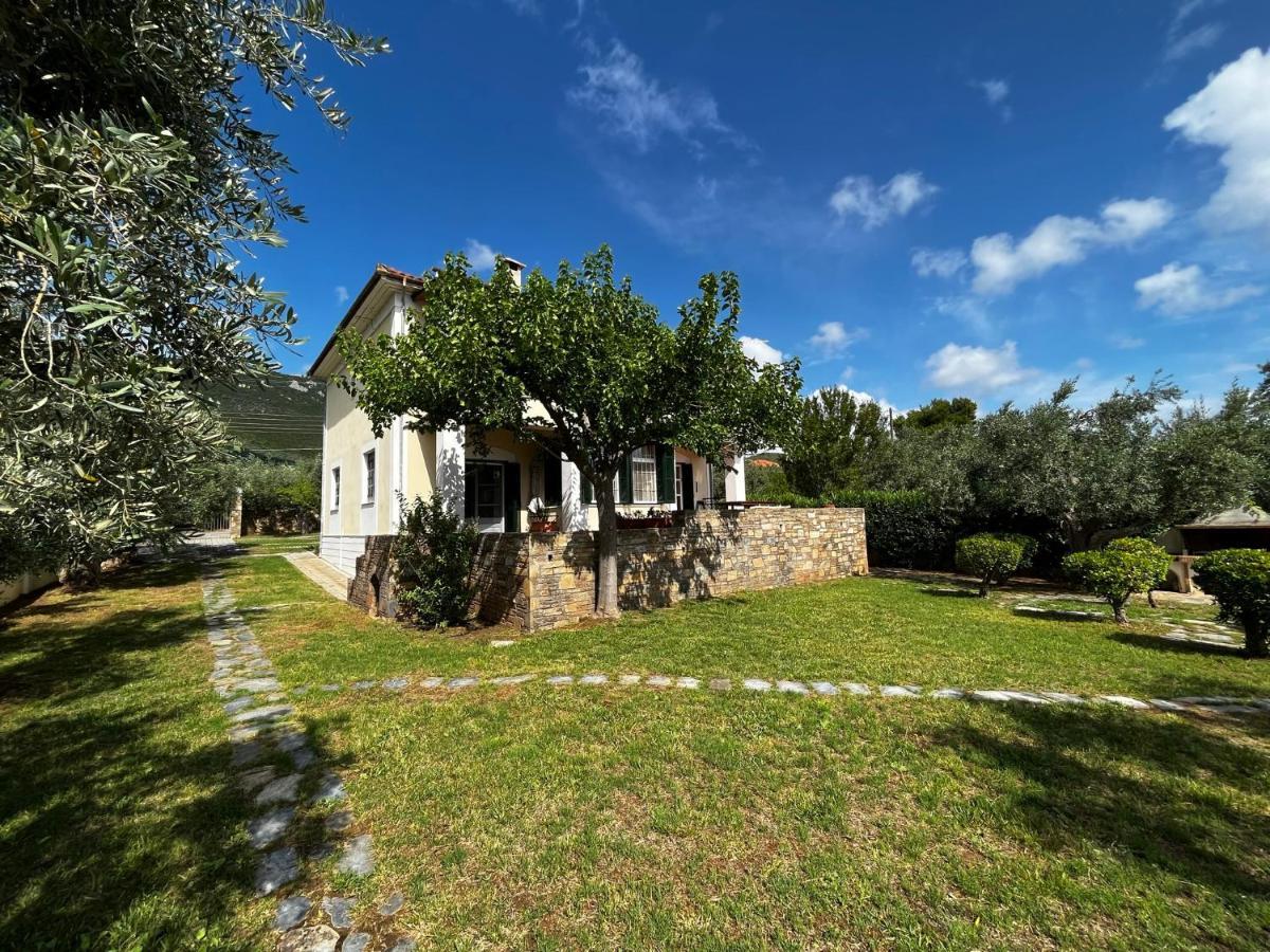 Villa Liana Sourpi Bagian luar foto