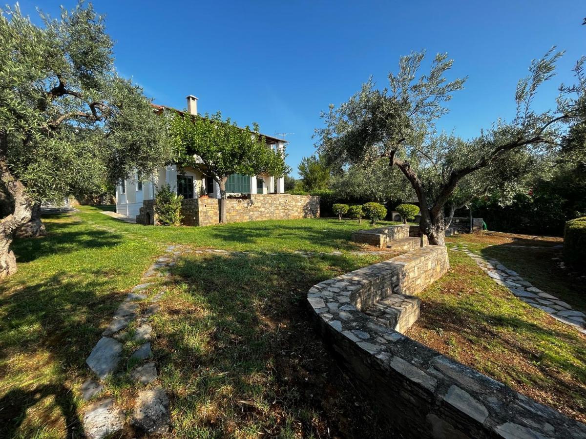 Villa Liana Sourpi Bagian luar foto