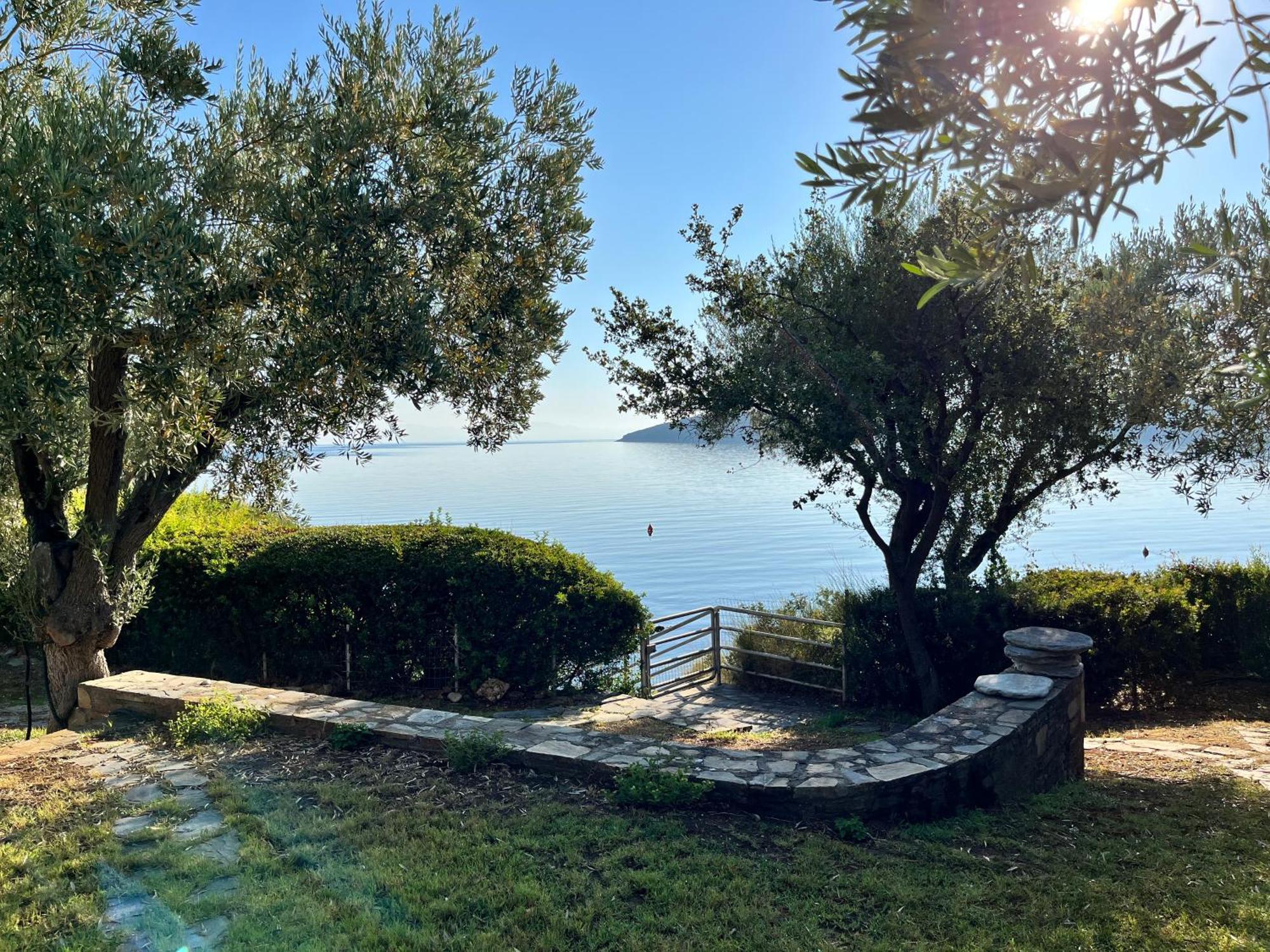 Villa Liana Sourpi Bagian luar foto